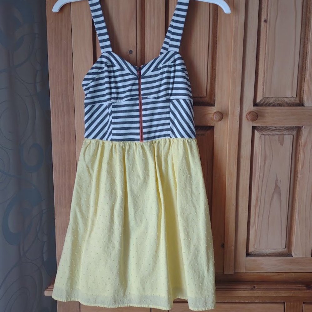 X-Small Gray, White and Yellow Dress